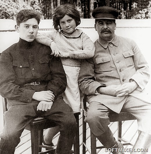 [article-0-02341B6C0000044D-151_634x661%255B17%255D.jpg]