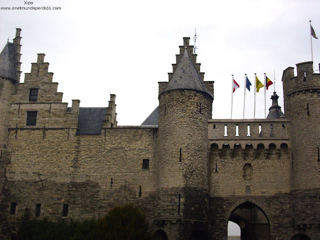 fachada-castillo-het-steen-de-amberes.JPG