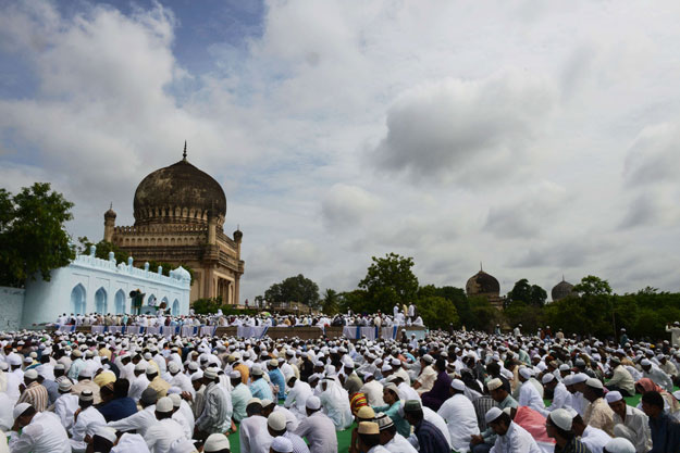 مظاهر عيد الفطر المبارك لعام 2013  فى العالم 