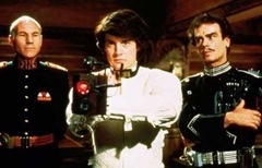 dune<br />1983<br />r&eacute;al : David Lynch<br />Patrick Stewart<br />Kyle Maclachlan<br />Dean Stockwell<br /><br />collection christophel<br /><br />