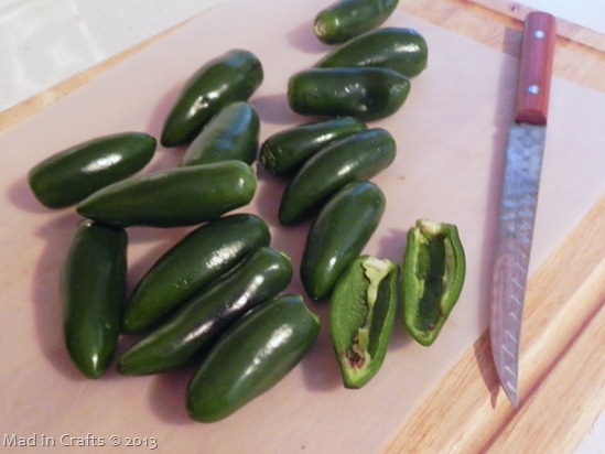 pull out jalapeno seeds and ribs