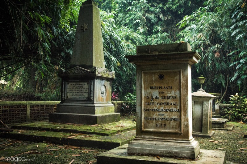 Makam Belanda di Kebun Raya Bogor | the atmojo