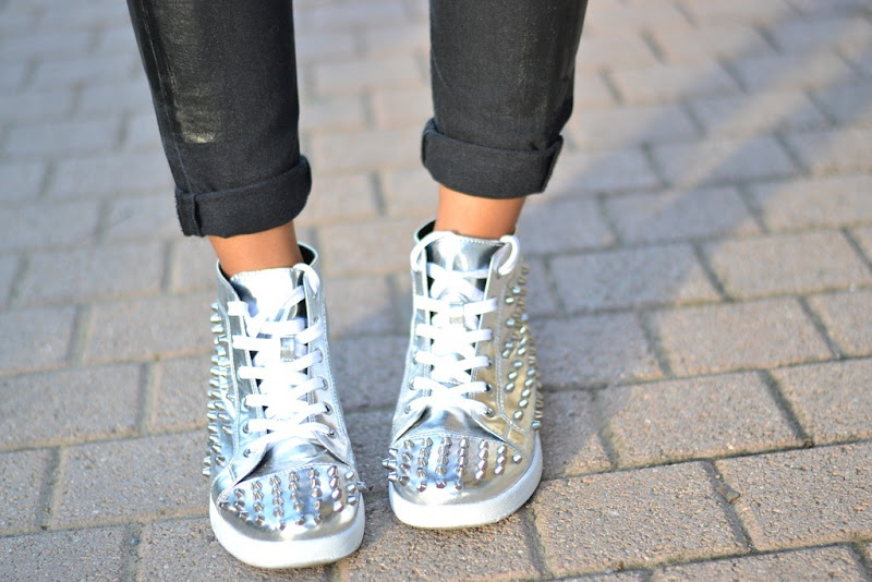 C&A studded sneakers Rinascimento, Céline t-shirt, Céline tee, Céline, Miss Sicily Bag, Miss Sicily, Valentino Sunglasses, Studded Sneakers, C&A Studded Sneakers, H&M, H&M trousers, Cruciani, Cruciani Bracelets, Braccialetti Cruciani, Braccialetti Cruciani di Halloween, fashion blogger, italian fashion bloggers, fashion blog