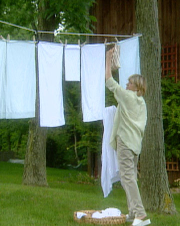 Here I am demonstrating how to rig a clothesline. (OAD: 9/23/1998)