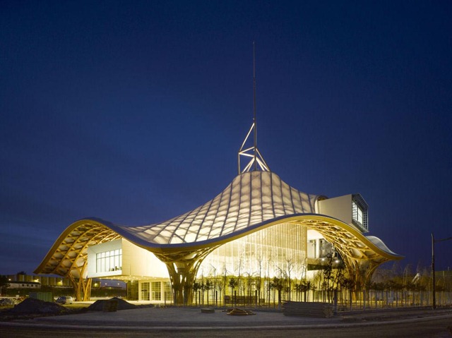 [Centre-Pompidou-Metz-by-Shigeru-Ban-Architects-Jean-de-Gastines[4].jpg]
