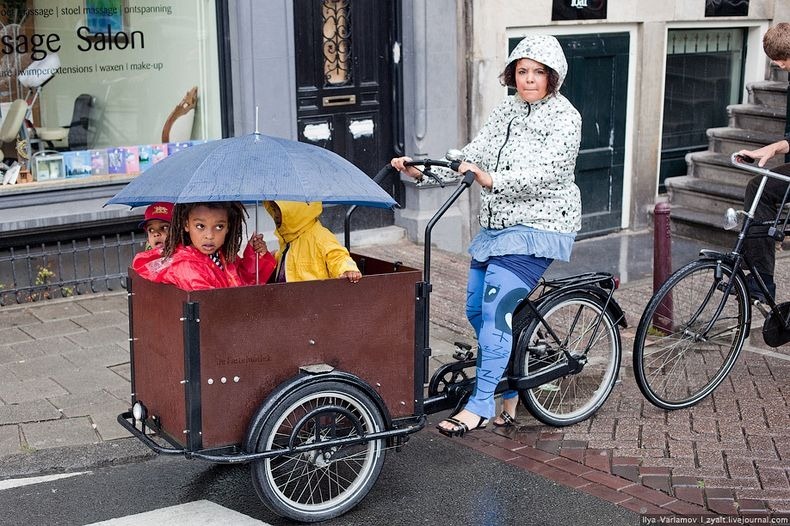 فقط في امستردام .. عدد الدراجات الهوائية يفوق عدد السكان Amsterdam-bicycles-14%25255B2%25255D