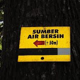 One of many yellow signs on the trail to Marapi (Daniel Quinn, April 2010)