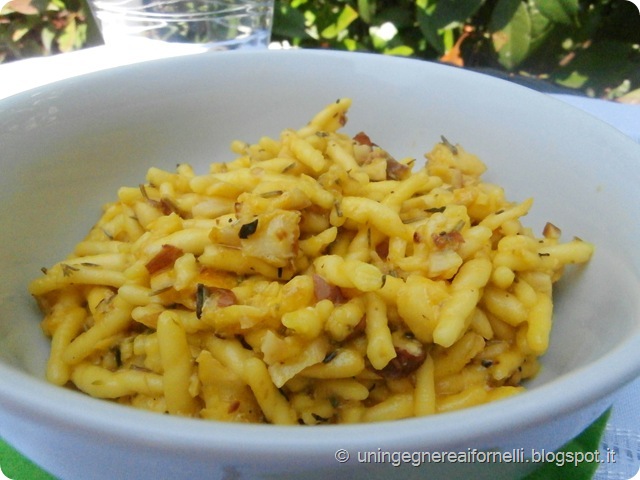 trofie gallinella zafferano spezie aromatiche rosmarino timo origano mandorle pasta primo trofie gallinella zafferano spezie aromatiche rosmarino timo origano mandorle pasta primo