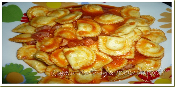 Raviolini di carne con sugo di pomodoro e pancetta affumicata (8)