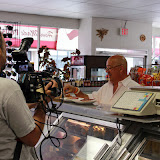 Andrew Zimmern from Bizarre Foods - 30_b.jpg