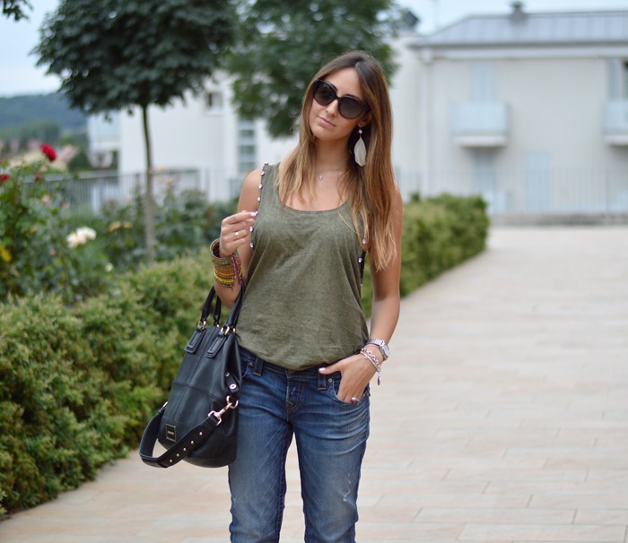 Easy outfit, easy look, primark, gladiators sandals, givenchy bag, boyfriend jeans, baggy jeans, fashion blogger, fashion blogger firenze, blogger firenze, outfit comodi, look comodi, outfit da tutti i giorni, look per tutti i giorni, look of the day