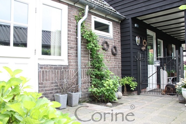 om de hoek om de hoek