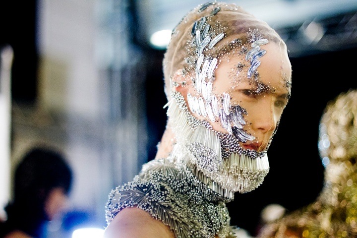 [alexander-mcqueen-rtw-ss2012-candids%255B39%255D.jpg]