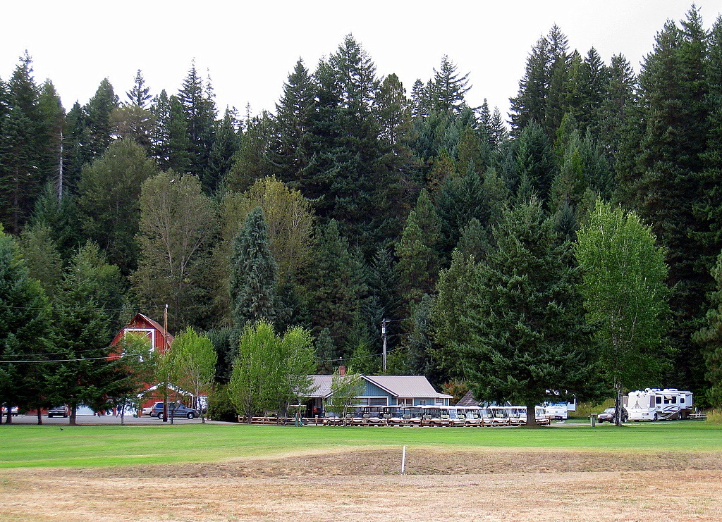[Site%252013%2520%2528far%2520right%2529%252C%2520first%2520fairway%252C%2520pro%2520shop%2520and%2520golf%2520barn.%255B3%255D.jpg]