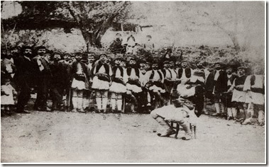 Δεκαετία 1880 , ο Γυφτογώργης με την καραμούζα του στο κέντρο και γύρω οι Λιδορικιώτες έχουν στησει το χορό σε κάποιο πανηγύρι του χωριού μας , κλασσική εικόνα από γιορτή της εποχής Δεκαετία 1880 , ο Γυφτογώργης με την καραμούζα του στο κέντρο και γύρω οι Λιδορικιώτες έχουν στησει το χορό σε κάποιο πανηγύρι του χωριού μας , κλασσική εικόνα από γιορτή της εποχής