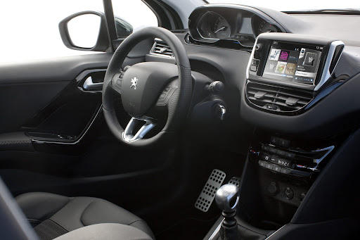 Peugeot-208-17.jpg
