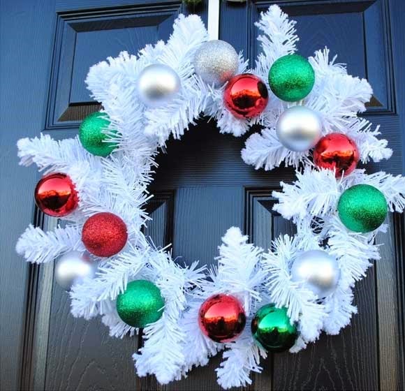 [DIY-Christmas-Wreaths-for-Front-Door-Decorative-Wreath-Click-Pick-for-24-Easy-Christmas-Decorating-Ideas%255B5%255D.jpg]