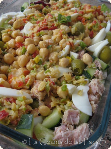 Ensalada de garbanzos en vinagreta de pimiento rojo (1)