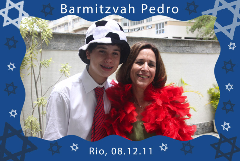 Fotos de Pedro - 08.12.11. Foto numero 02 da Social Click Fotografia Digital, do Rio de Janeiro, RJ, que faz fotos divertidas, fotos malucas, fotos com fantasias, fotos na hora, fotografia maluca, fotografia divertida com molduras personalizadas. social click victor miguel sinagoga ari camarim movel foto brinde valerio fotos divertidas malucas maluca animadas animado de15 anos rio janeiro fotografia animada fotografos para casamento fotografias