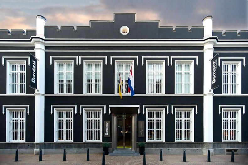 het-arresthuis-outside