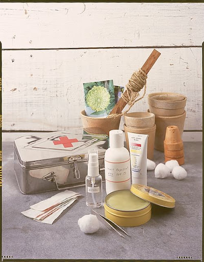Kitchen Supply Stores on Contains Supplies Specific To A Gardener S Needs A Great Gift Idea