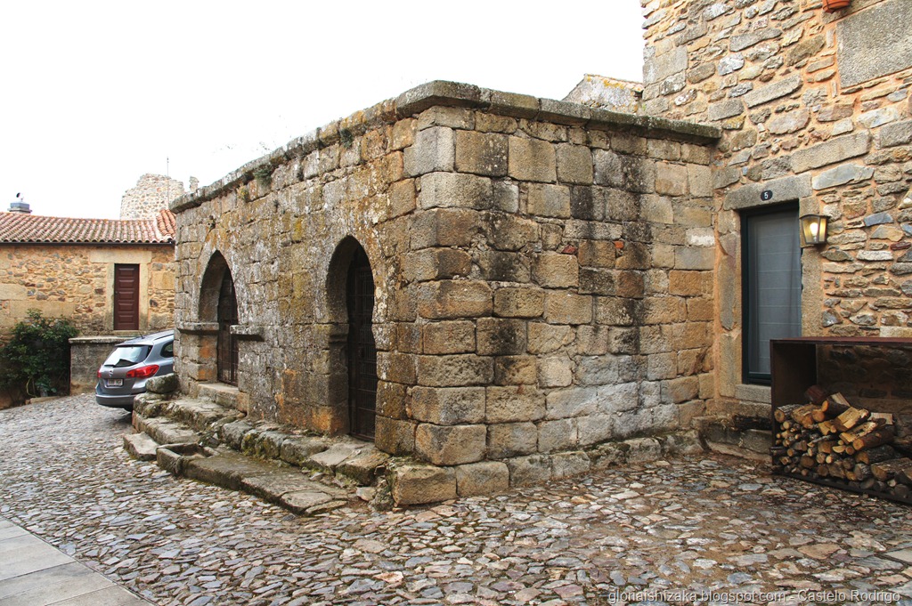[Gl%25C3%25B3ria%2520Ishizaka%2520-%2520Castelo%2520Rodrigo%252094%2520cisterna%255B6%255D.jpg]