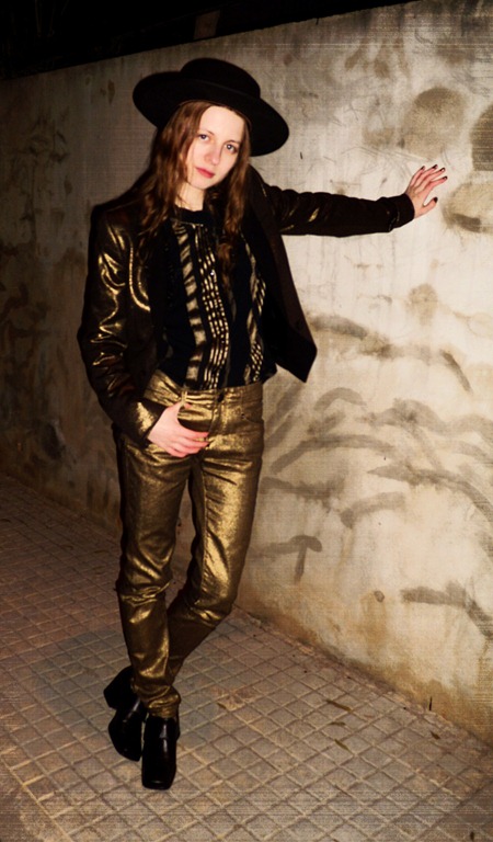 [Black-Gold-21b5.jpg]