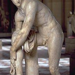 85 - Lisipo - Hermes atandose la sandalia
