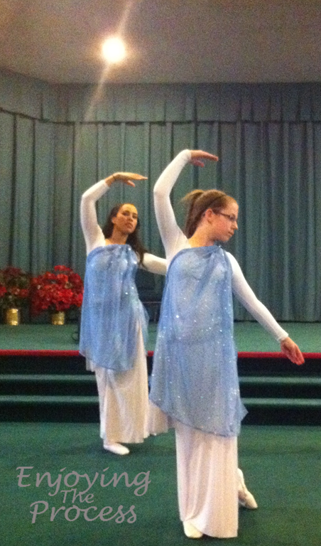 [Anna%2520%2526%2520Rissa%2520SOS%2520Dance%2520wm%255B3%255D.png]