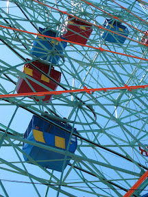 Unlike a normal Ferris wheel, the cars on the Coney Island Wonder Wheel swing from the edge to the center.
