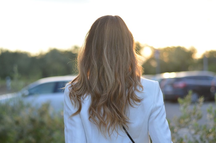 Black dress, white blazer, vestitino nero, borsa zara, outfit vestito nero, fashion blogger vestito, rupert sanderson, carrera, carrera sunglasses, occhiali da sole carrera, zara bag, borsa di zara, dior le vernis, dior nailpolish