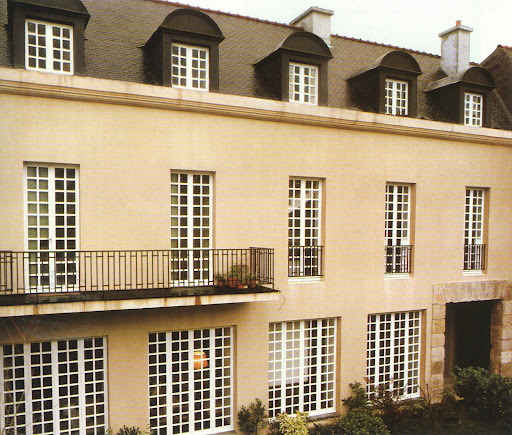 Designer Serge Royaux created interiors for a Gothic manor house in Brittany owned by the comte and comtesse de Tugny. Love the stone cornice and small-paned windows. Designer Serge Royaux created interiors for a Gothic manor house in Brittany owned by the comte and comtesse de Tugny. Love the stone cornice and small-paned windows.