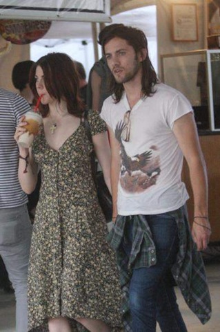 [frances-bean-cobain-and-isaiah-silva%255B4%255D.jpg]
