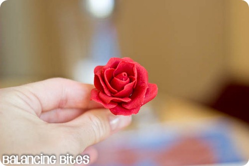 How to make small gumpaste roses (11)