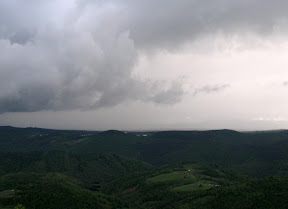 In je začela lesti proti meni.