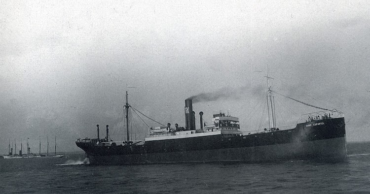 El CABO ESPARTEL II, construido en 1920, en las pruebas de mar. Foto del libro LA NAVIERA YBARRA.jpg