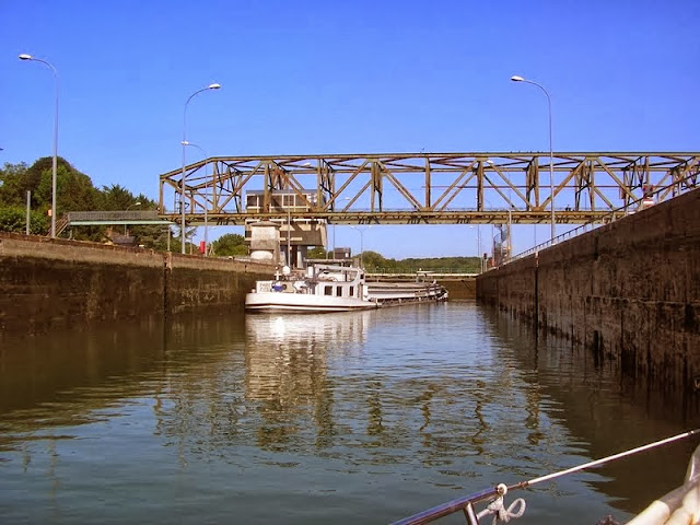 entrée dans l'écluse