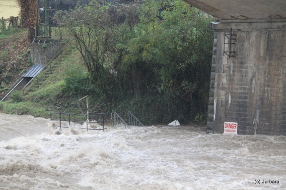 Hoog water in Oloron-St. Marie