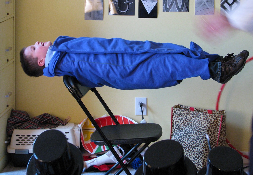 [Steve-O-Magic-Show-levitation6.jpg]