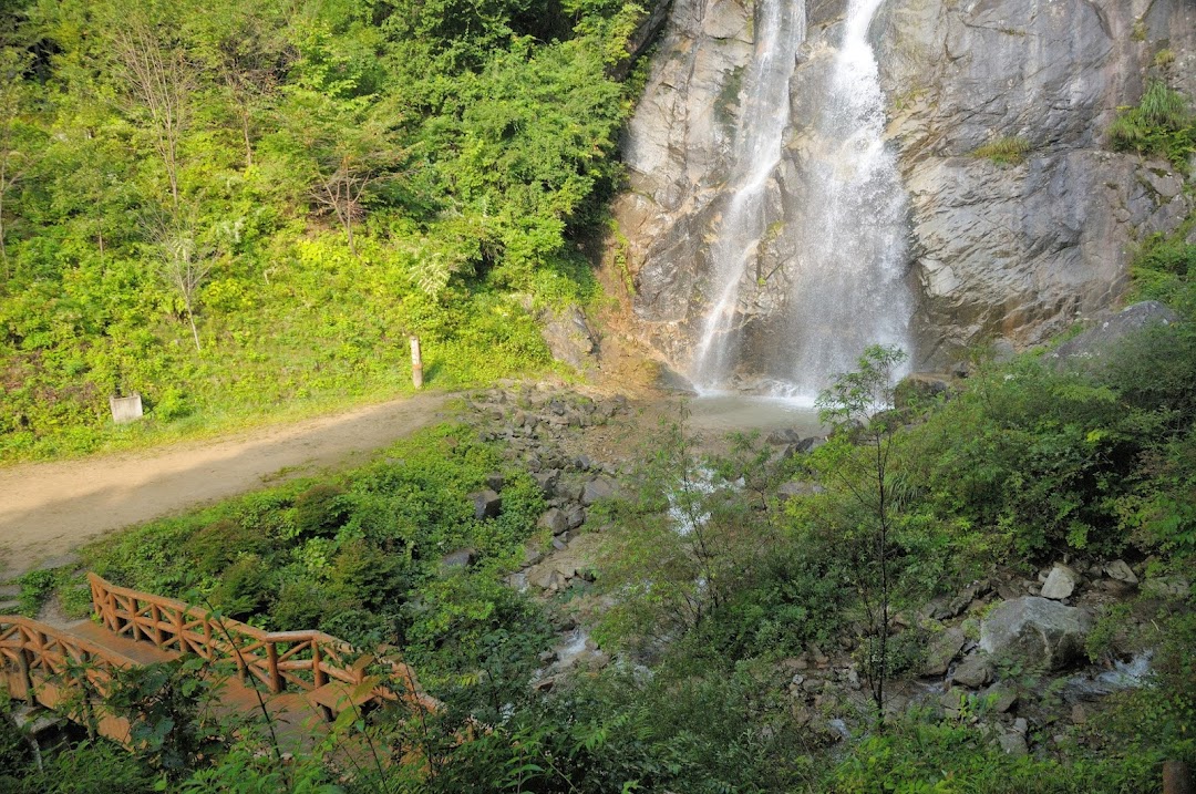 不動滝 (高森町) がんでんの館
