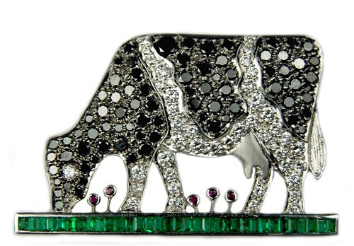 [BW-cow-brooch%255B3%255D.jpg]