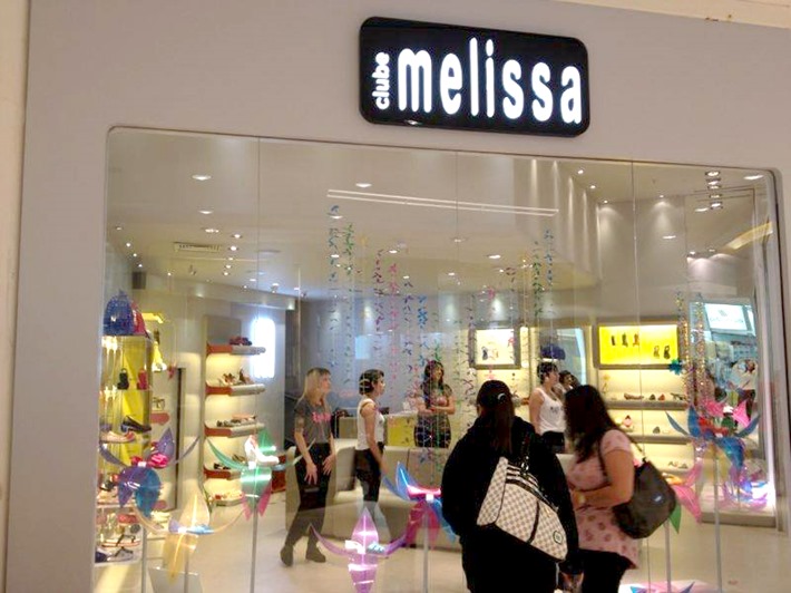 Maria Vitrine - Blog de Compras, Moda e Promoções em Curitiba.: Nova loja  oficial da MELISSA agora no Shopping Palladium.