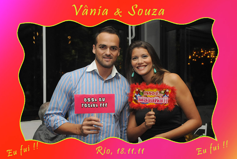 Fotos de Vânia e Souza - 18.11.11. Foto numero 19 da Social Click Fotografia Digital, do Rio de Janeiro, RJ, que faz fotos divertidas, fotos malucas, fotos com fantasias, fotos na hora, fotografia maluca, fotografia divertida com molduras personalizadas. jockey club foto brinde betty Lloyd valerio miguel divertida expressa victor fotos divertidas malucas maluca animadas animado fotografias rio de janeiro social fotografia no fotografo 15 anos festas casamento