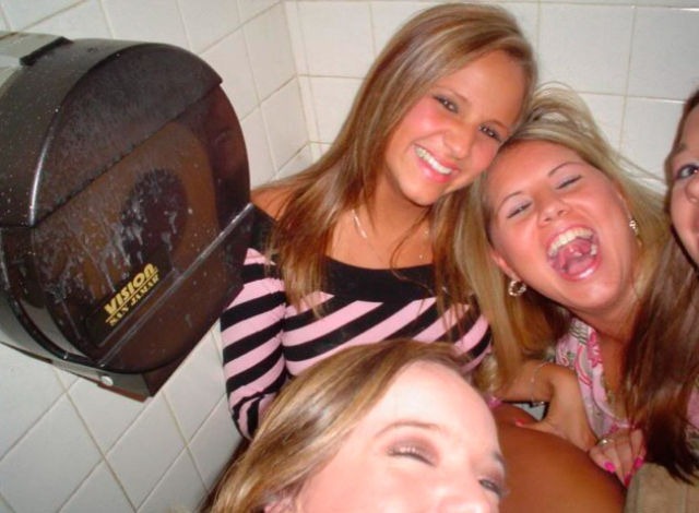 [drunk-girls-bathroom-47%255B2%255D.jpg]