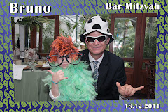 Fotos do evento Bruno - 18.12.11. Foto numero 11 da Social Click Fotografia Digital, do Rio de Janeiro, RJ, que faz fotos divertidas, fotos malucas, fotos com fantasias, fotos na hora, fotografia maluca, fotografia divertida com molduras personalizadas. fotos divertidas malucas foto maluca animadas animado rj rio de janeiro divertida fantasia animada noivas montagem social fotojornalismo casamento