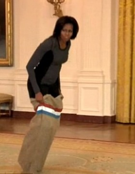 [michelle-obama-invites-tv-host-jimmy-fallon-in-for-a-white-house-gym-session_ohase_8%255B4%255D.jpg]