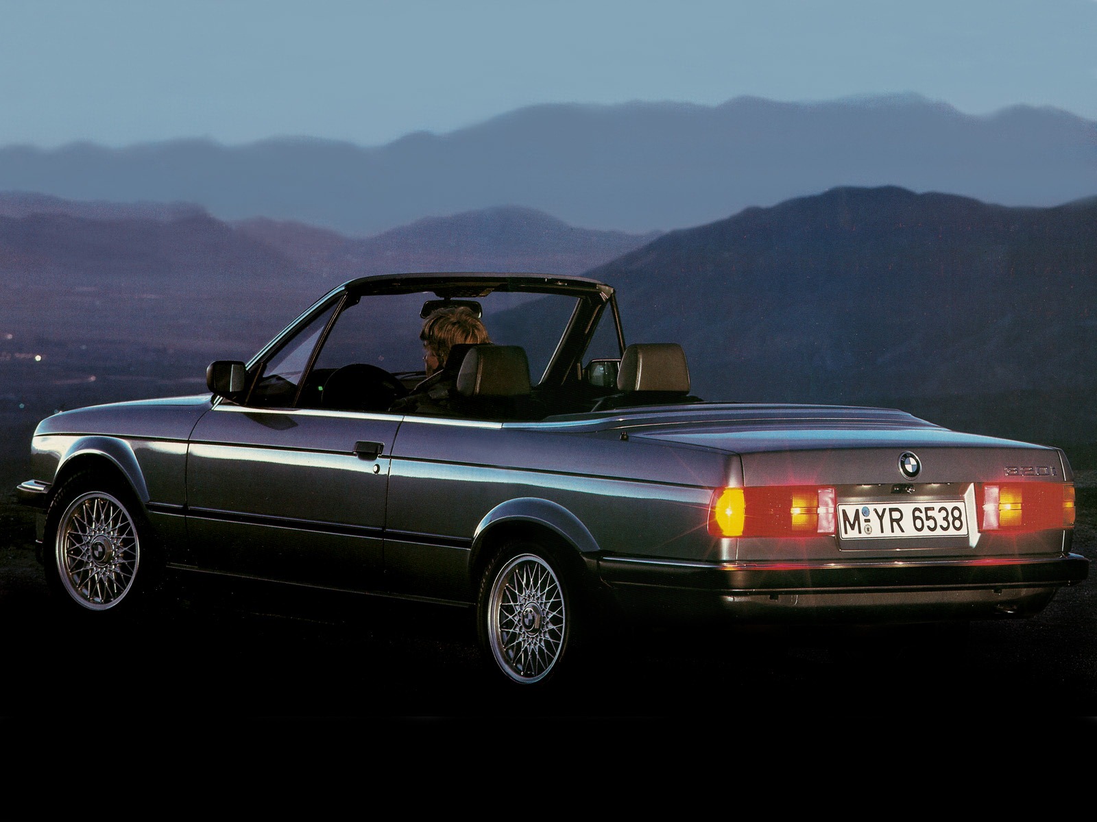 [BMW-E30-3-Series-Convertible-117.jpg]
