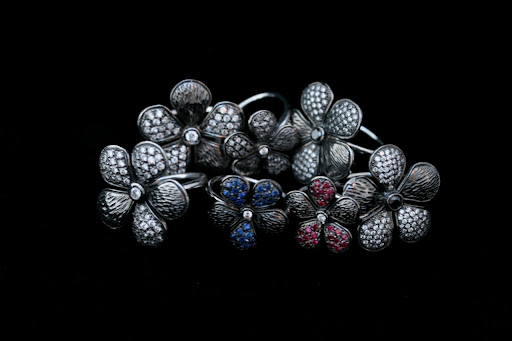 I love these little flower rings. They'd make a great gift for your maid-of-honor.
