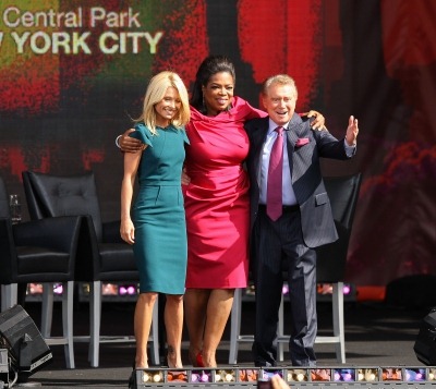 [102877_kelly-ripa-regis-philbin-and-oprah-winfrey-appear-on-the-oprah-winfrey-show-at-rumsey-playfield-new-%255B3%255D.jpg]