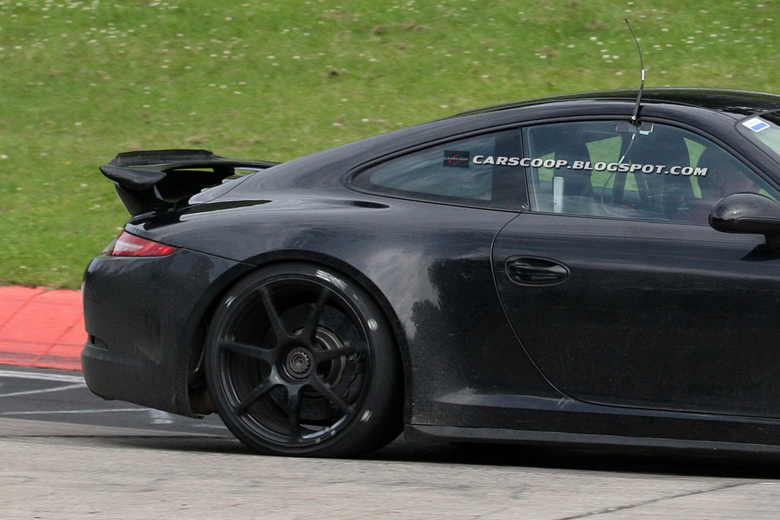 [New-Porsche-911-GT3-2013-08%255B7%255D.jpg]